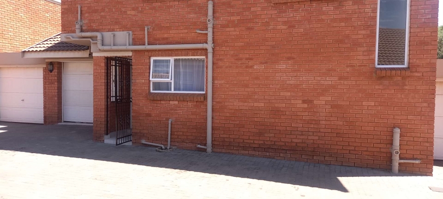 3 Bedroom Property for Sale in New Redruth Gauteng