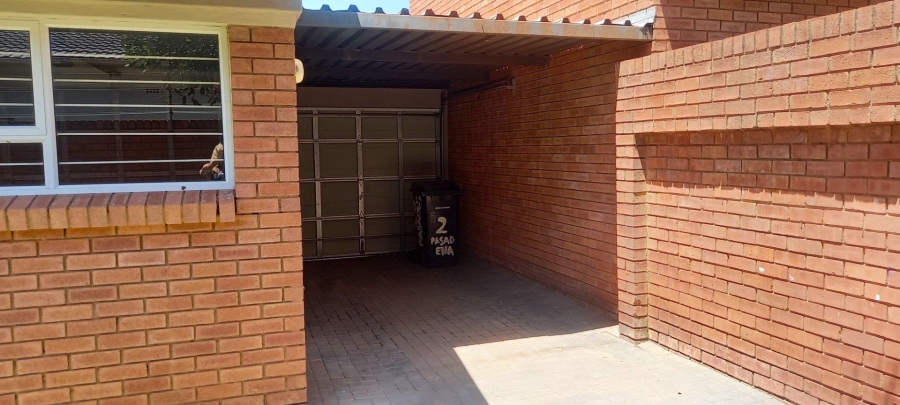 3 Bedroom Property for Sale in New Redruth Gauteng