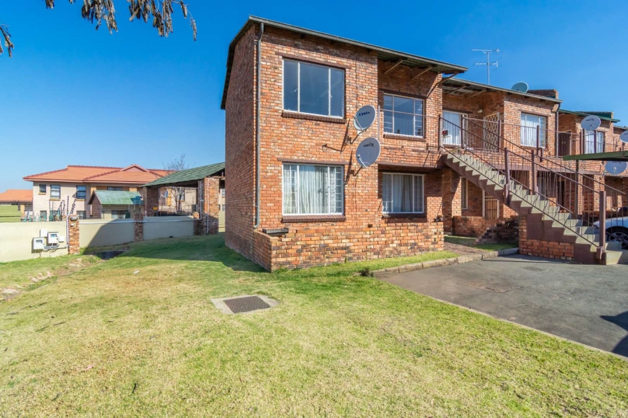 2 Bedroom Property for Sale in Groblerpark Gauteng