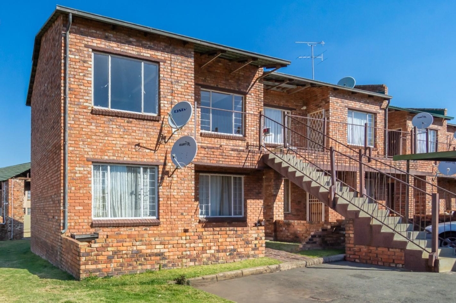 2 Bedroom Property for Sale in Groblerpark Gauteng
