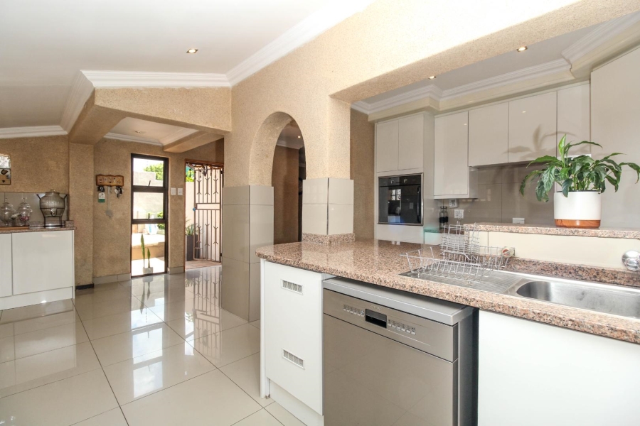 3 Bedroom Property for Sale in Buccleuch Gauteng