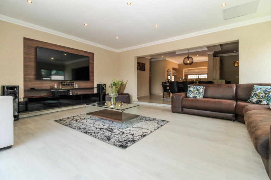 3 Bedroom Property for Sale in Buccleuch Gauteng