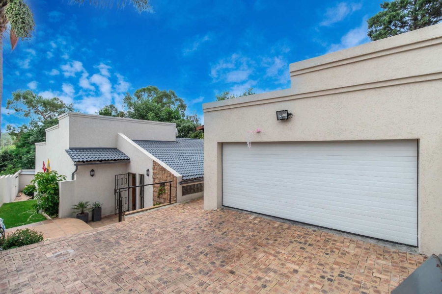 3 Bedroom Property for Sale in Buccleuch Gauteng