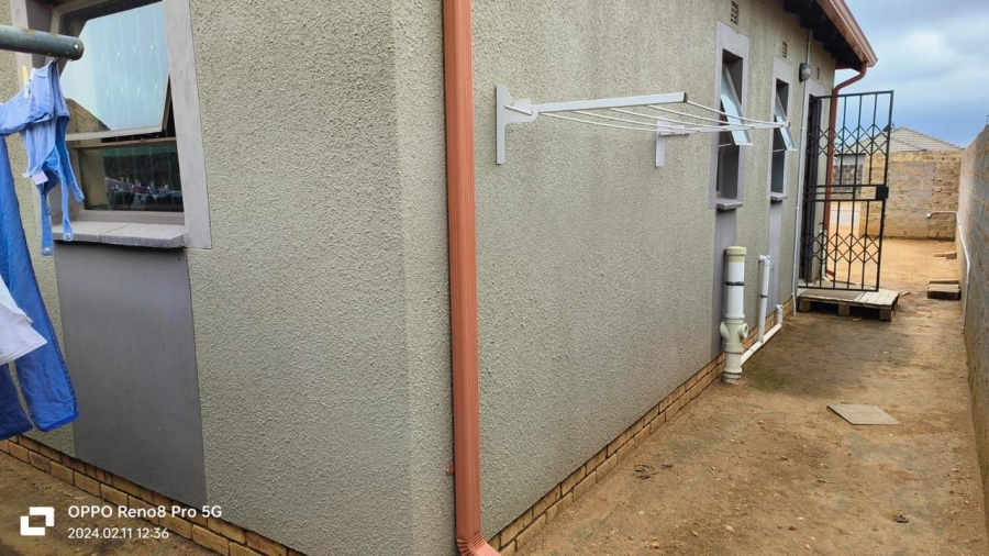 3 Bedroom Property for Sale in Clayville Gauteng