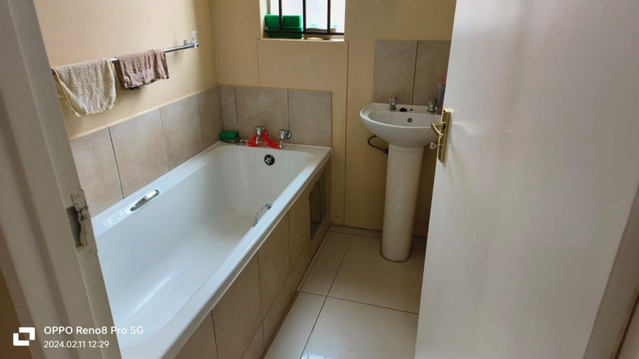 3 Bedroom Property for Sale in Clayville Gauteng