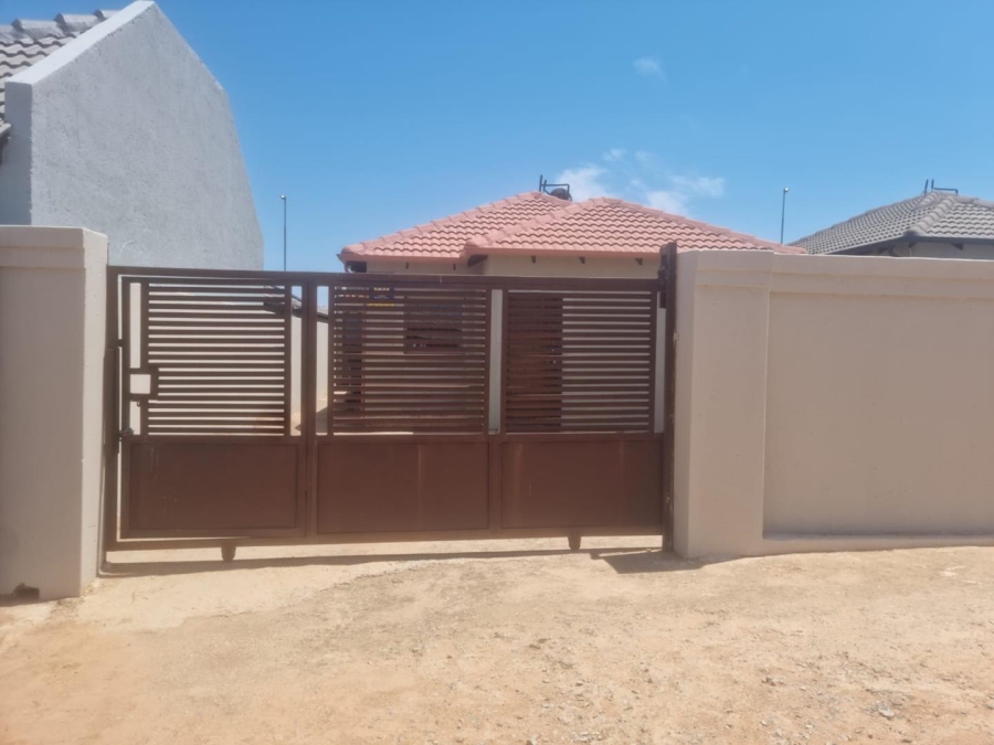 3 Bedroom Property for Sale in Clayville Gauteng