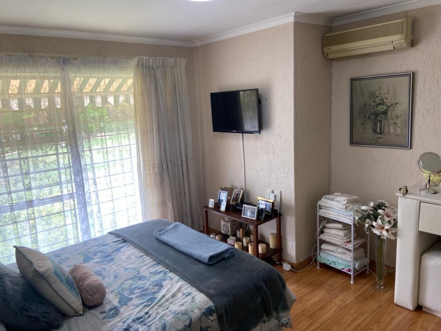 2 Bedroom Property for Sale in Oakdene Gauteng