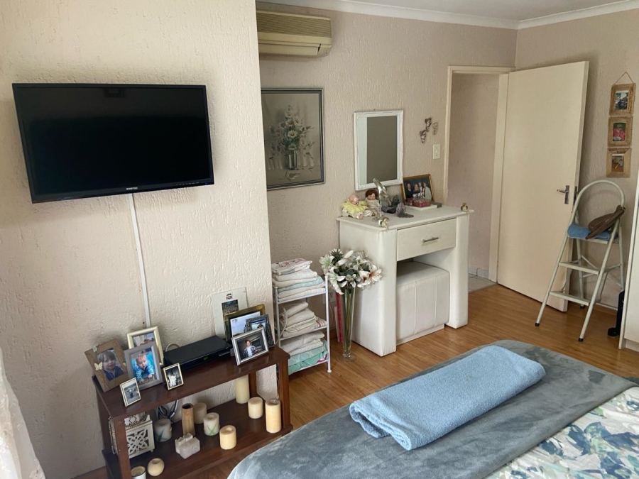 2 Bedroom Property for Sale in Oakdene Gauteng