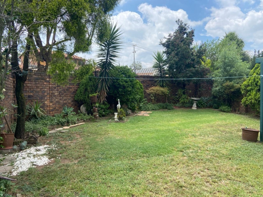 2 Bedroom Property for Sale in Oakdene Gauteng