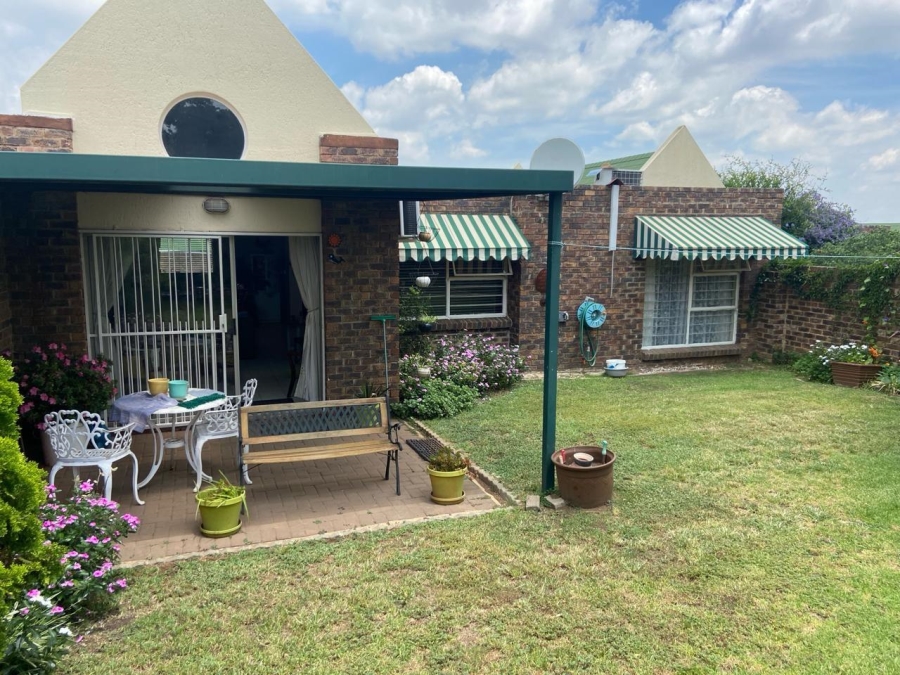 2 Bedroom Property for Sale in Oakdene Gauteng