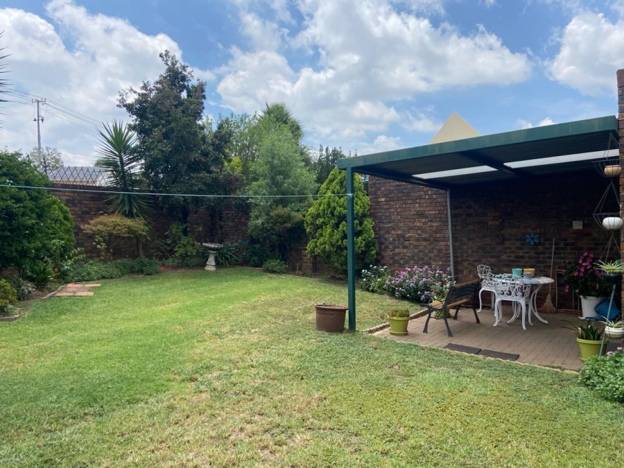 2 Bedroom Property for Sale in Oakdene Gauteng