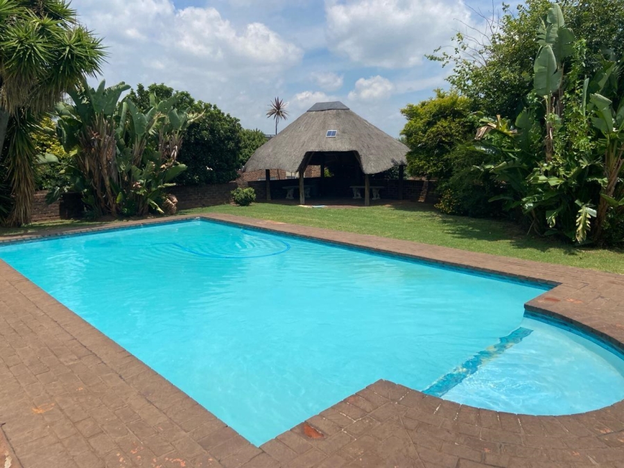 2 Bedroom Property for Sale in Oakdene Gauteng