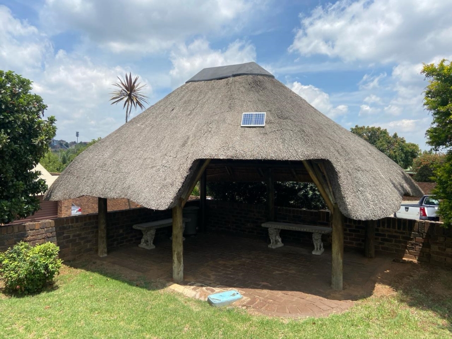 2 Bedroom Property for Sale in Oakdene Gauteng