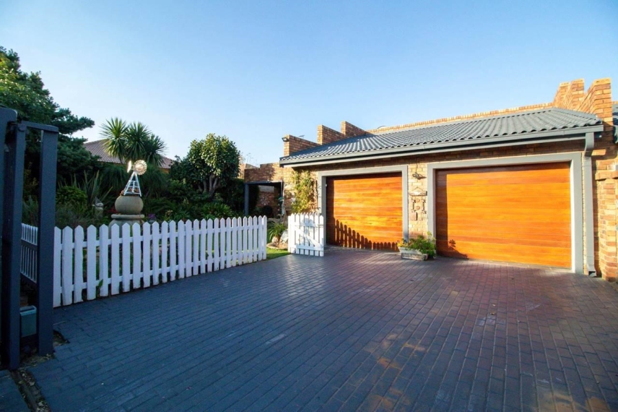 6 Bedroom Property for Sale in New Redruth Gauteng
