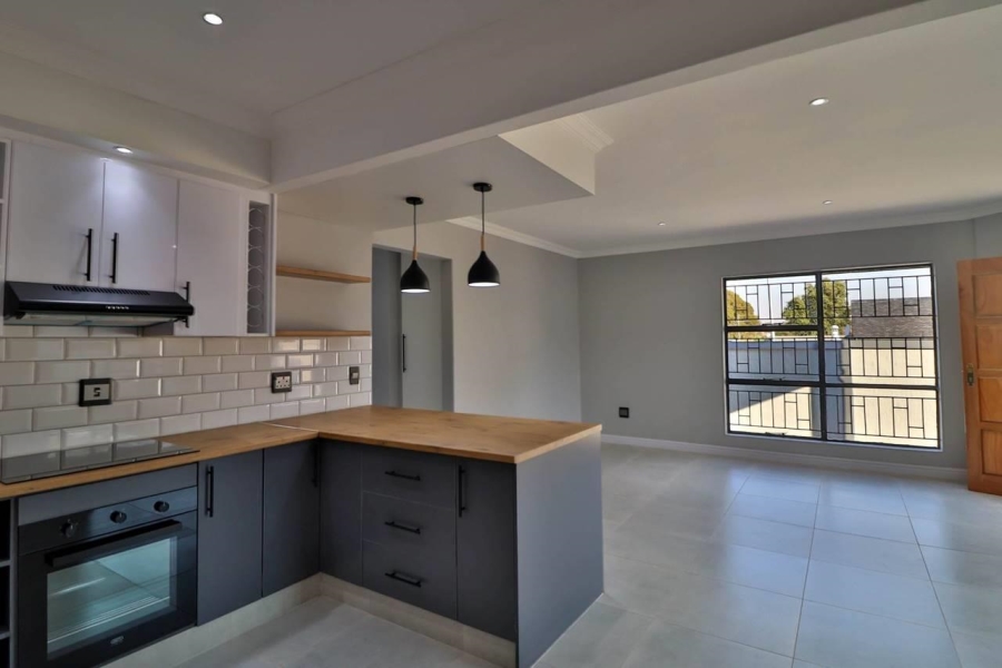 6 Bedroom Property for Sale in New Redruth Gauteng