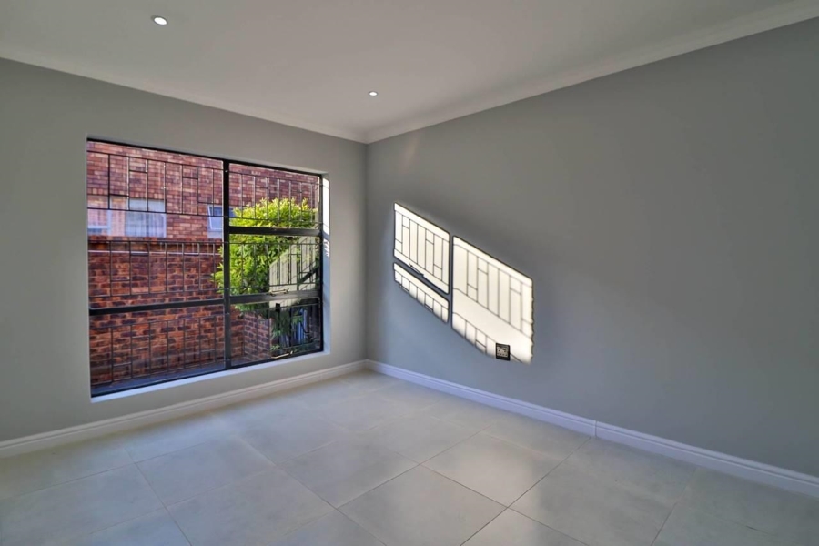 6 Bedroom Property for Sale in New Redruth Gauteng