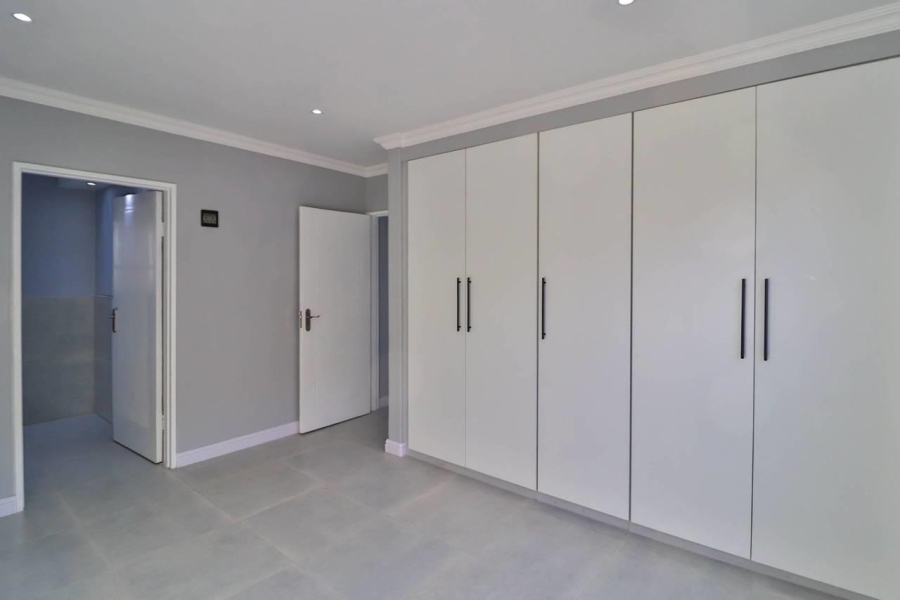 6 Bedroom Property for Sale in New Redruth Gauteng