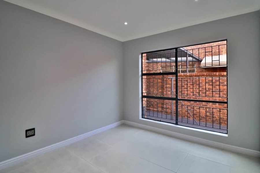 6 Bedroom Property for Sale in New Redruth Gauteng
