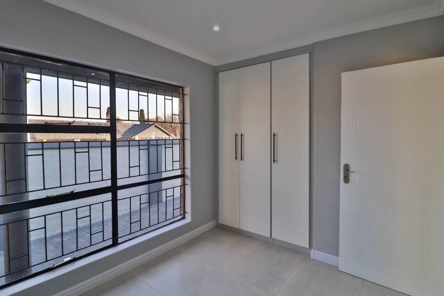 6 Bedroom Property for Sale in New Redruth Gauteng