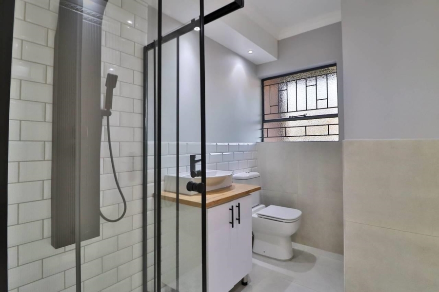 6 Bedroom Property for Sale in New Redruth Gauteng