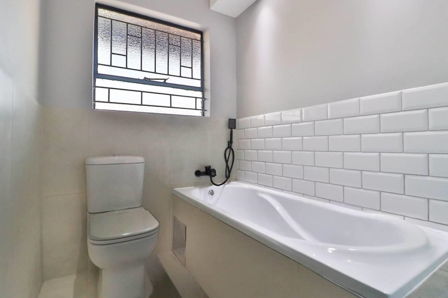 6 Bedroom Property for Sale in New Redruth Gauteng