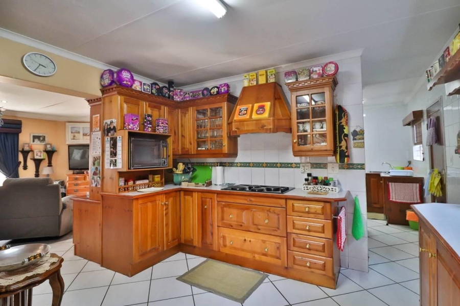 6 Bedroom Property for Sale in New Redruth Gauteng