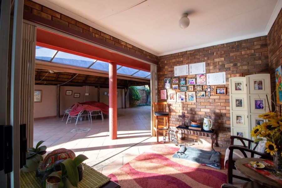 6 Bedroom Property for Sale in New Redruth Gauteng