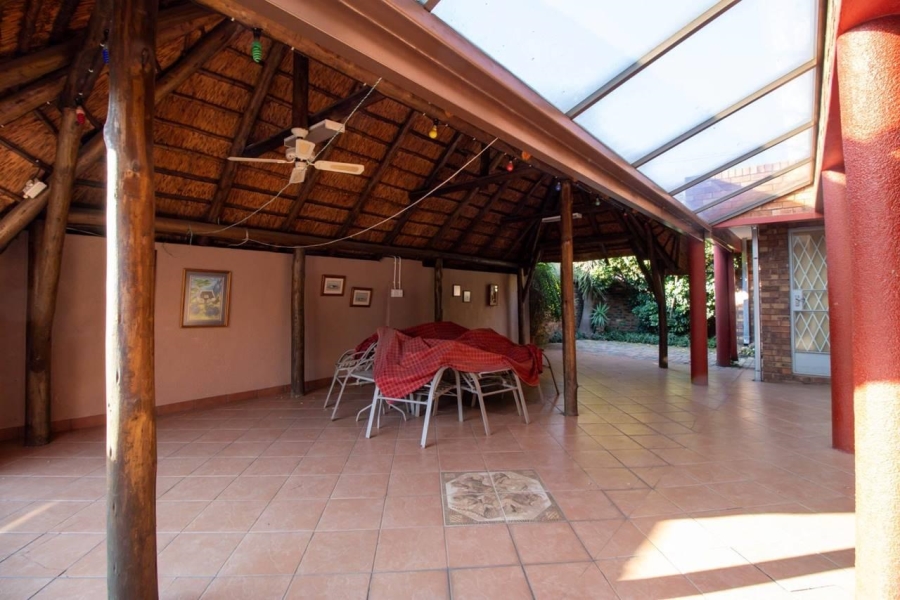 6 Bedroom Property for Sale in New Redruth Gauteng