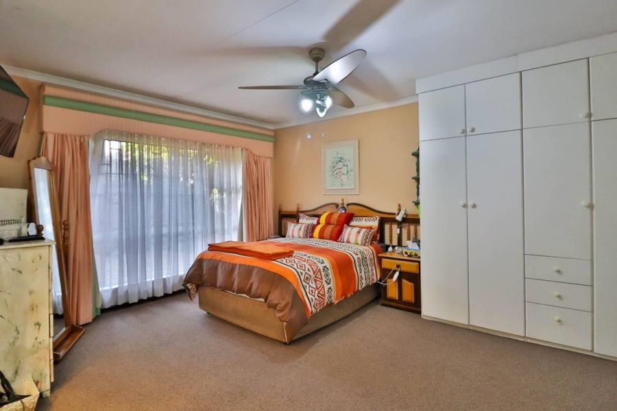 6 Bedroom Property for Sale in New Redruth Gauteng
