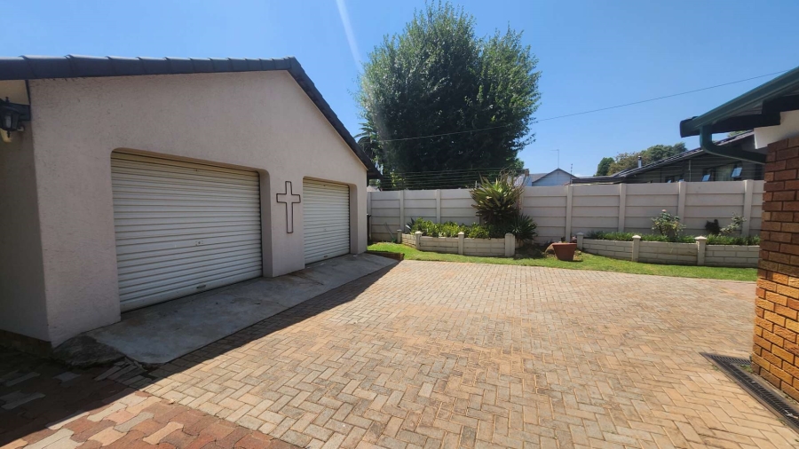 4 Bedroom Property for Sale in Brackendowns Gauteng