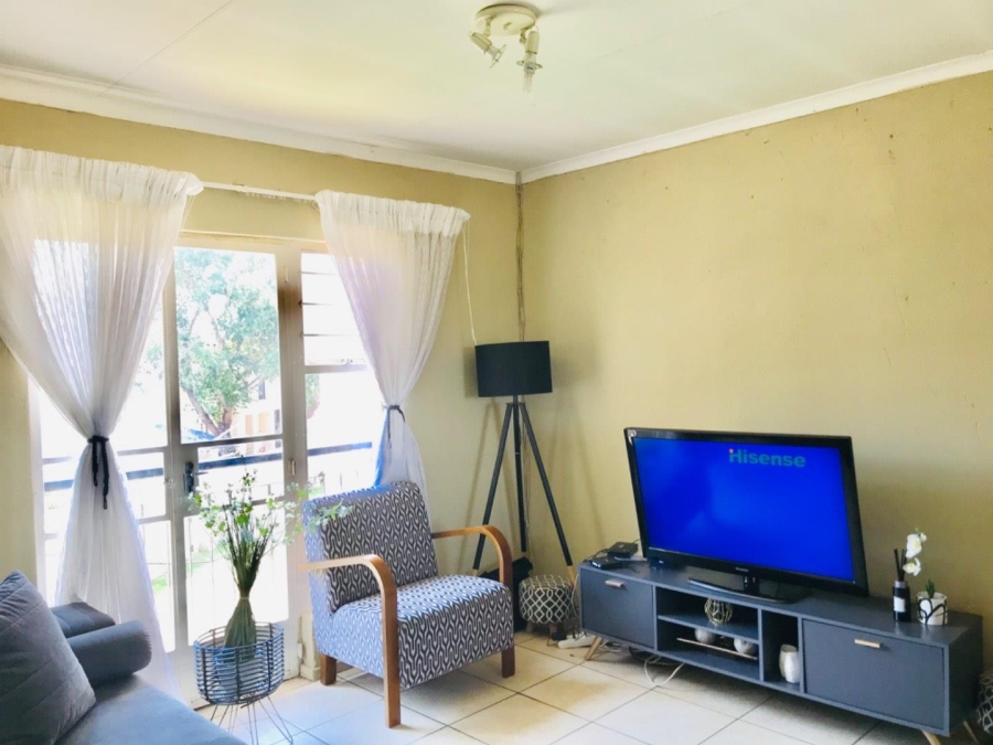 2 Bedroom Property for Sale in Klippoortje Gauteng