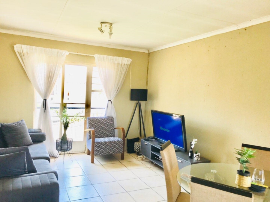 2 Bedroom Property for Sale in Klippoortje Gauteng