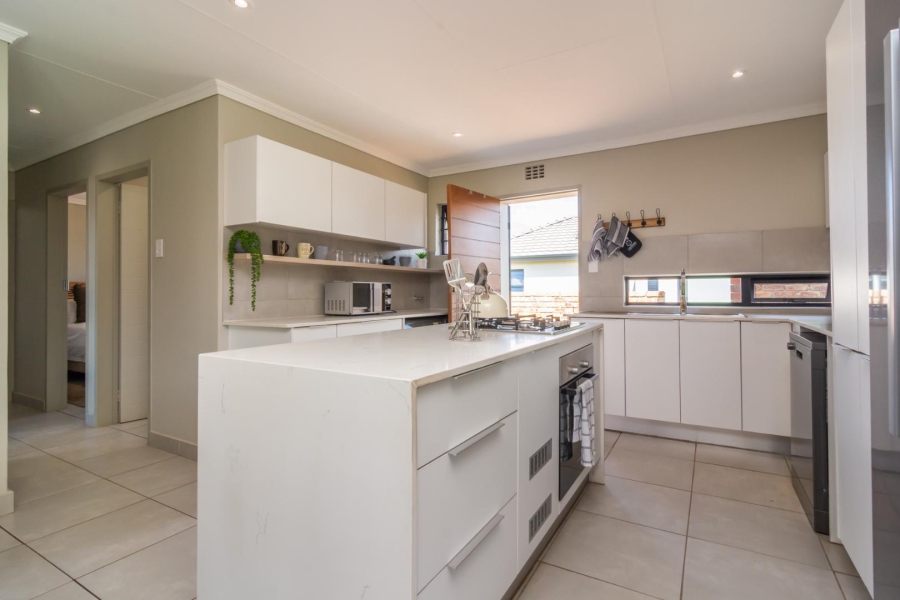 3 Bedroom Property for Sale in Lion Pride Gauteng