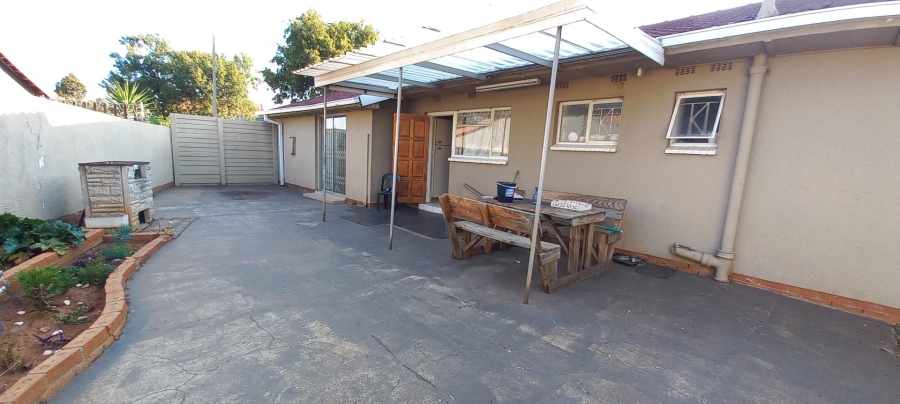 3 Bedroom Property for Sale in Verwoerdpark Gauteng
