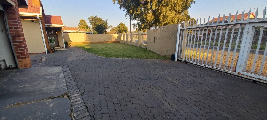 3 Bedroom Property for Sale in Verwoerdpark Gauteng
