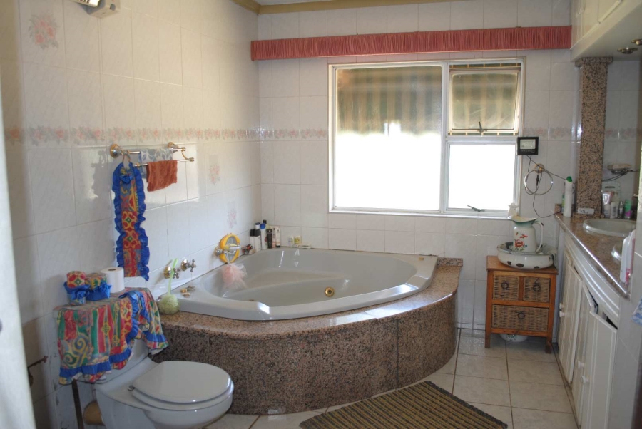 5 Bedroom Property for Sale in Rietfontein A H Gauteng