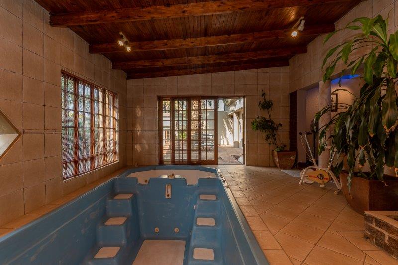 6 Bedroom Property for Sale in Glenvista Gauteng