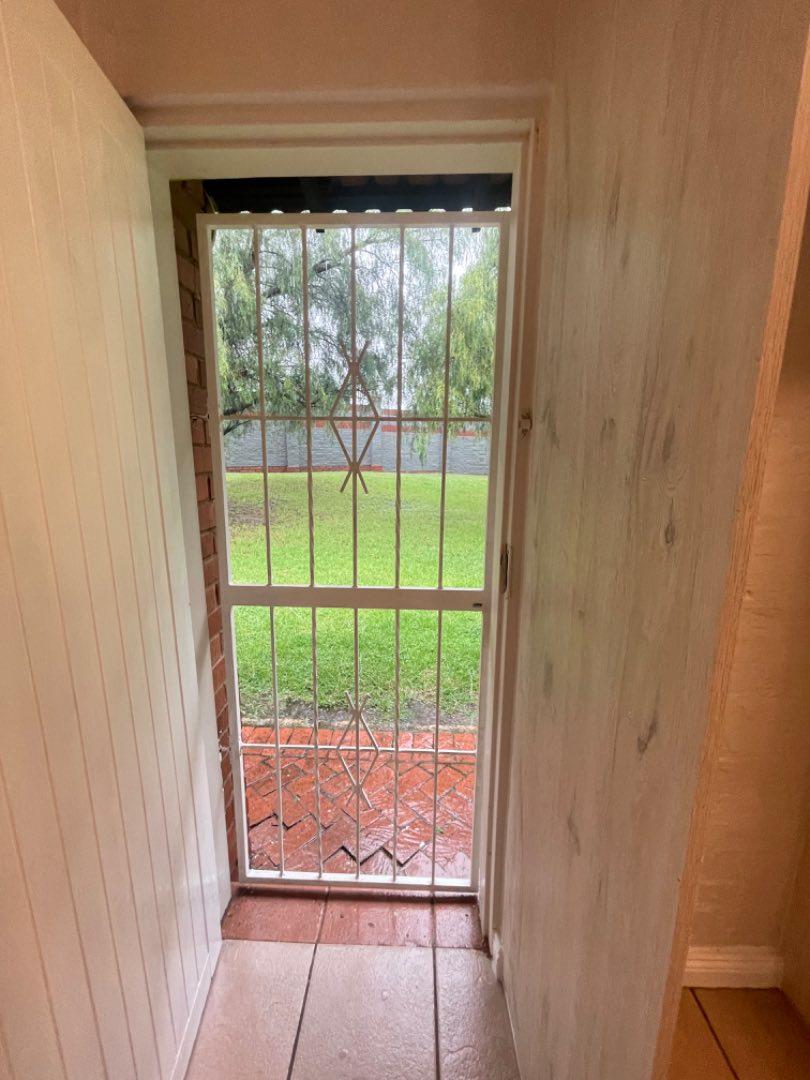 To Let 1 Bedroom Property for Rent in Erasmuskloof Gauteng