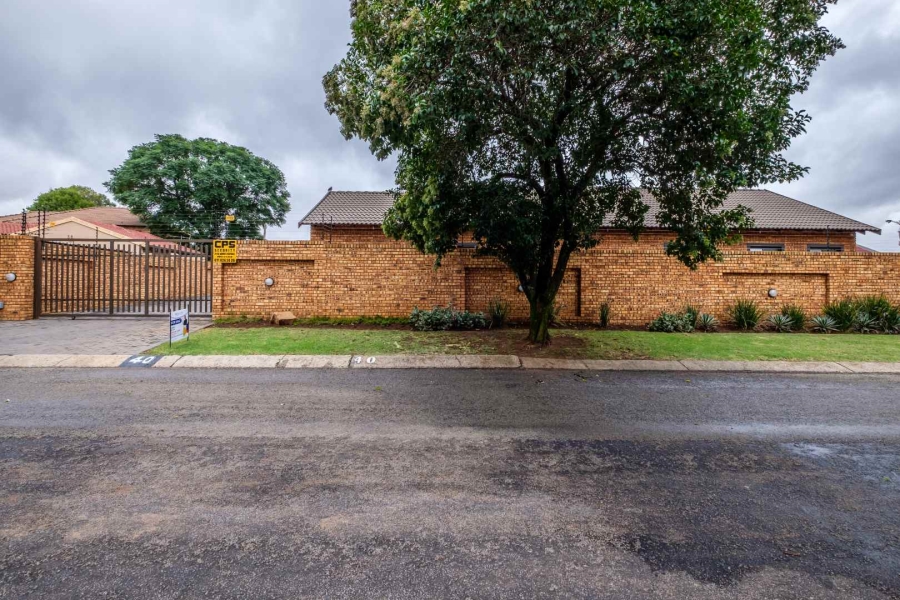 4 Bedroom Property for Sale in Brackenhurst Gauteng