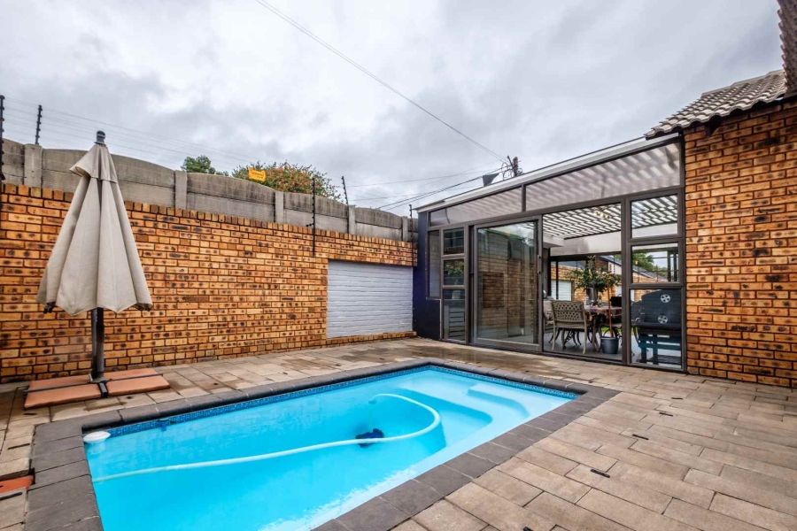 4 Bedroom Property for Sale in Brackenhurst Gauteng