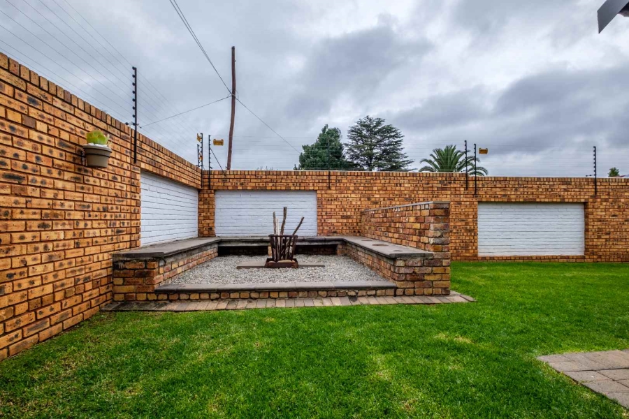 4 Bedroom Property for Sale in Brackenhurst Gauteng