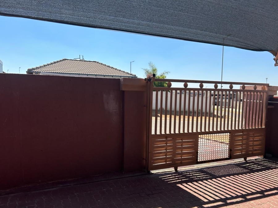 2 Bedroom Property for Sale in Clayville Gauteng
