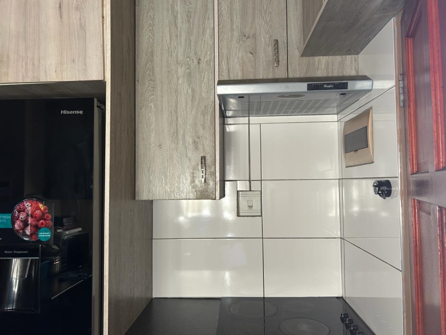 2 Bedroom Property for Sale in Clayville Gauteng