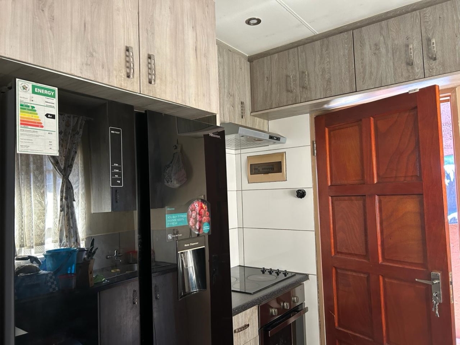 2 Bedroom Property for Sale in Clayville Gauteng