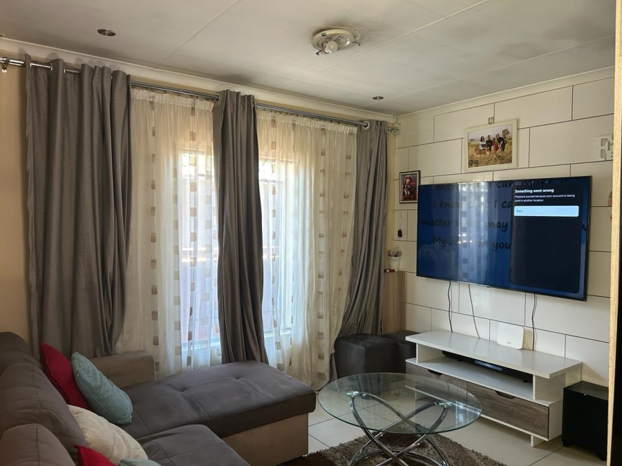 2 Bedroom Property for Sale in Clayville Gauteng