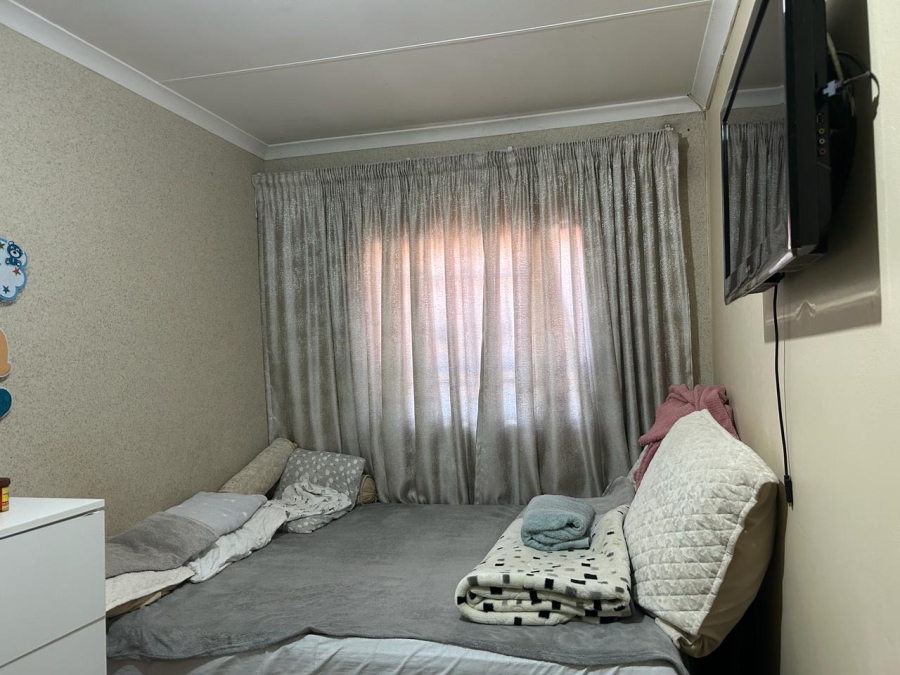 2 Bedroom Property for Sale in Clayville Gauteng
