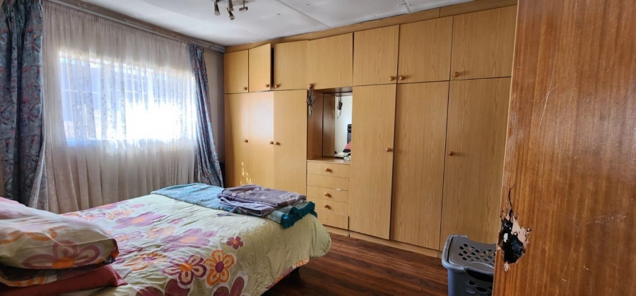 5 Bedroom Property for Sale in Eldorado Park Gauteng