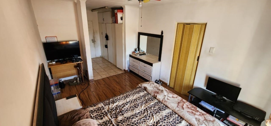 5 Bedroom Property for Sale in Eldorado Park Gauteng