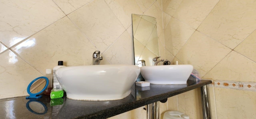5 Bedroom Property for Sale in Eldorado Park Gauteng