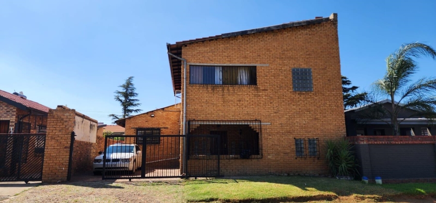 5 Bedroom Property for Sale in Eldorado Park Gauteng